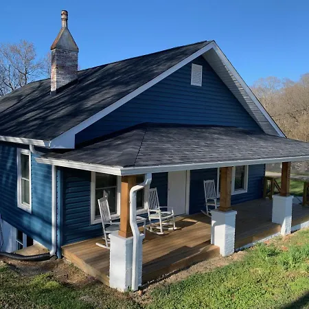 Newly Renovated Lincolnton Downtown Rail Trail Apartment - Walk To Main St